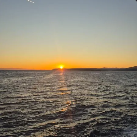 Apartment And Lucac Manus