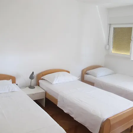 Apartman And Lucac Manus