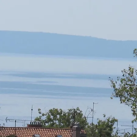 Apartment And Lucac Manus *