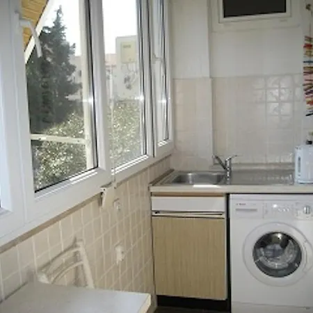 Apartment And Lucac Manus *