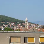 Apartment And Lucac Manus