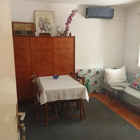 And Lucac Manus Apartment *